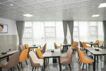Shell Hotel Fuyang Linquan County Qianjin Road Tenghui International City