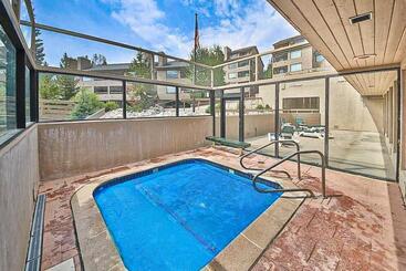 هتل Snowblaze Condominiums E103