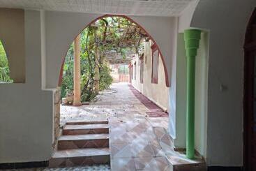 تختخواب و صبحانه Auberge Jaafar