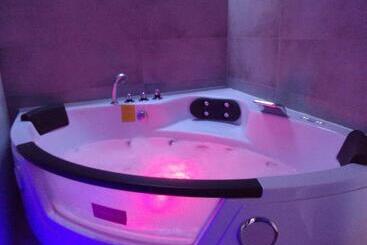 تختخواب و صبحانه Le Bourget   Suite Romantique