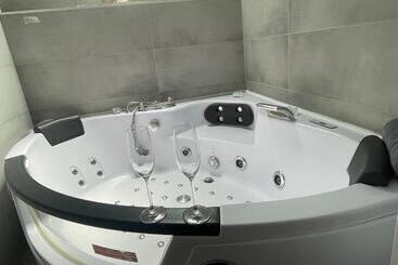 تختخواب و صبحانه Le Bourget   Suite Romantique