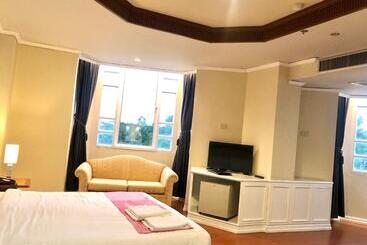Hermitage Hotel Korat Sha