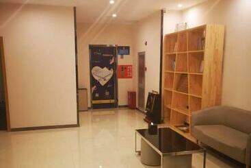 هتل 7days Premium Beijing Langxinzhuang Subway Station Branch
