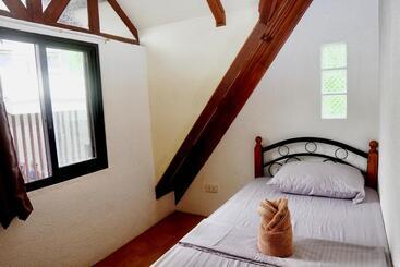 هتل Flower Garden Resort