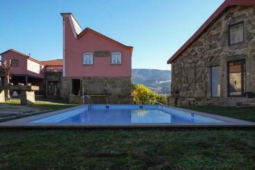 هتل Quinta De Anterronde