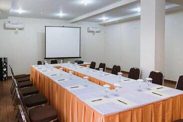 هتل Sevilla Resort Magelang