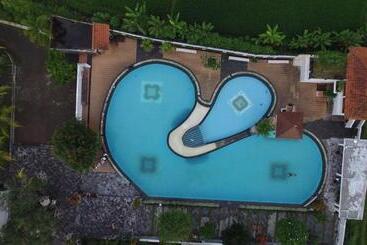 هتل Sevilla Resort Magelang