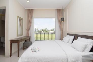 هتل Sevilla Resort Magelang