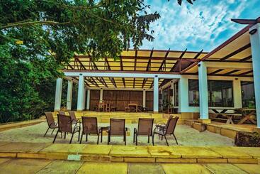 هتل Sky Island Resort
