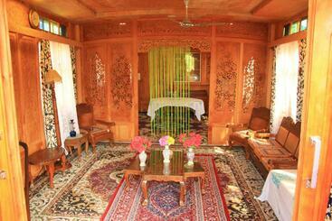 تختخواب و صبحانه Umbrella Group Of House Boat