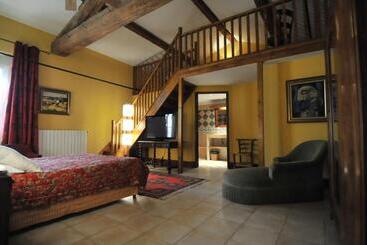 هتل Domaine Du Grand Malherbes