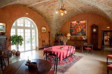 هتل Domaine Du Grand Malherbes