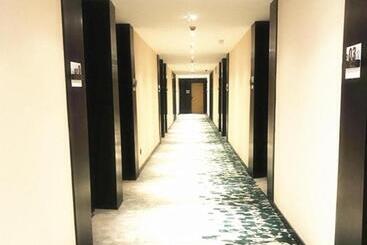 هتل Greentree Inn Express Yingtan Yujiang Railway Station