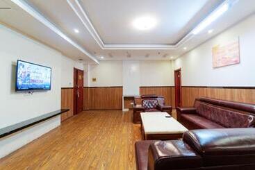 هتل Greentree Inn Henan Zhengzhou Chengnan Road Bojue Business