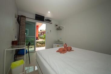 هتل Maenam Villa