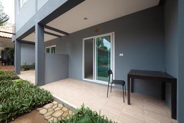 هتل Maenam Villa