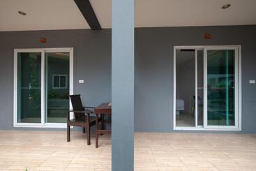هتل Maenam Villa