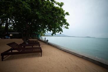 هتل Maenam Villa