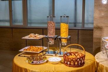 هتل Royal Plaza Suites By Rak Rooms