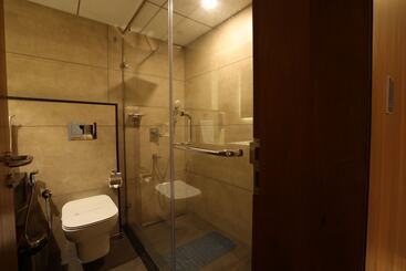 هتل Royal Plaza Suites By Rak Rooms