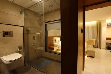 هتل Royal Plaza Suites By Rak Rooms