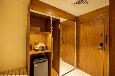 هتل Royal Plaza Suites By Rak Rooms