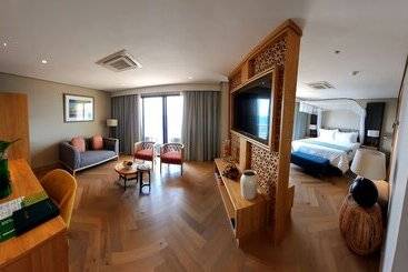 هتل Sunbird Waterfront