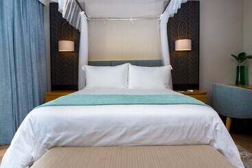 هتل Sunbird Waterfront