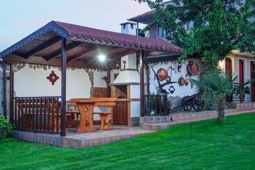 پانسیون Chrystal Guest House