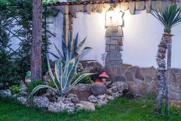 پانسیون Chrystal Guest House