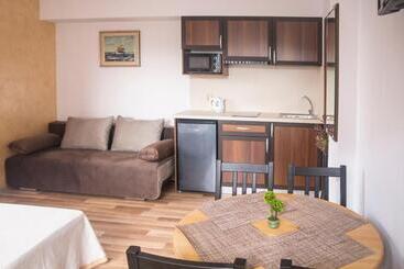 پانسیون Chrystal Guest House