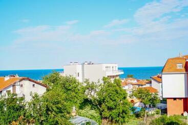 پانسیون Chrystal Guest House