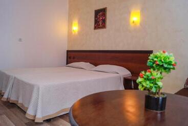 پانسیون Chrystal Guest House
