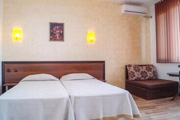 پانسیون Chrystal Guest House