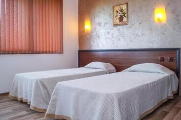 پانسیون Chrystal Guest House