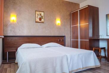 پانسیون Chrystal Guest House