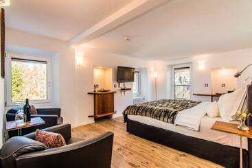 Waldhotel Fletschhorn Panoramic Retreat In Saas Fee