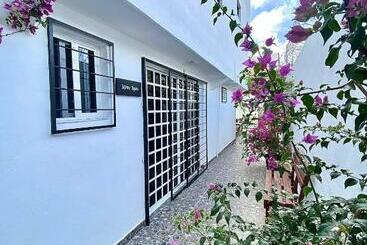 هاستل La Perle Noire   Auberge