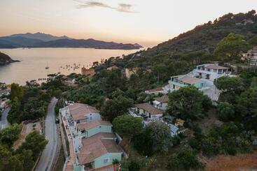 Elbitat Homes