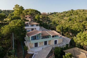 Elbitat Homes