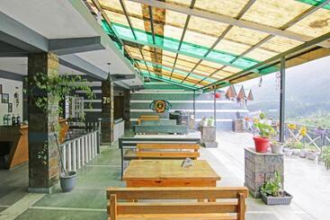 هتل Oyo Flagship 81227 Century Manali