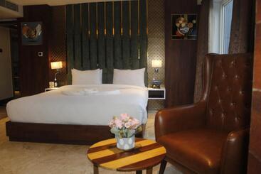 Отель Luxus Inn