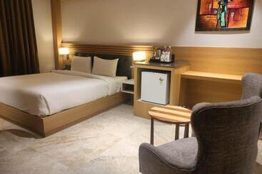 هتل Luxus Inn