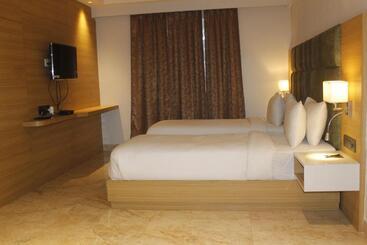 Отель Luxus Inn
