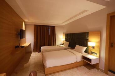 Отель Luxus Inn