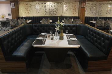 Отель Luxus Inn