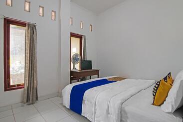 فندق Spot On 92498 Fanni Homestay