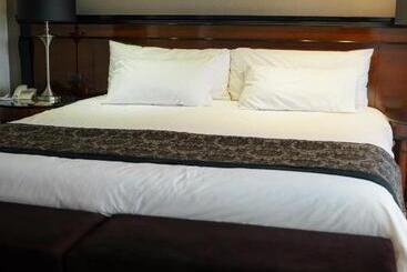 هتل Amerian Executive Cordoba