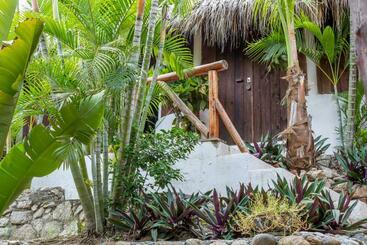 هتل Cabanas Biuzaa