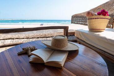 هتل Casa Na Praia Tofo  Beach Front